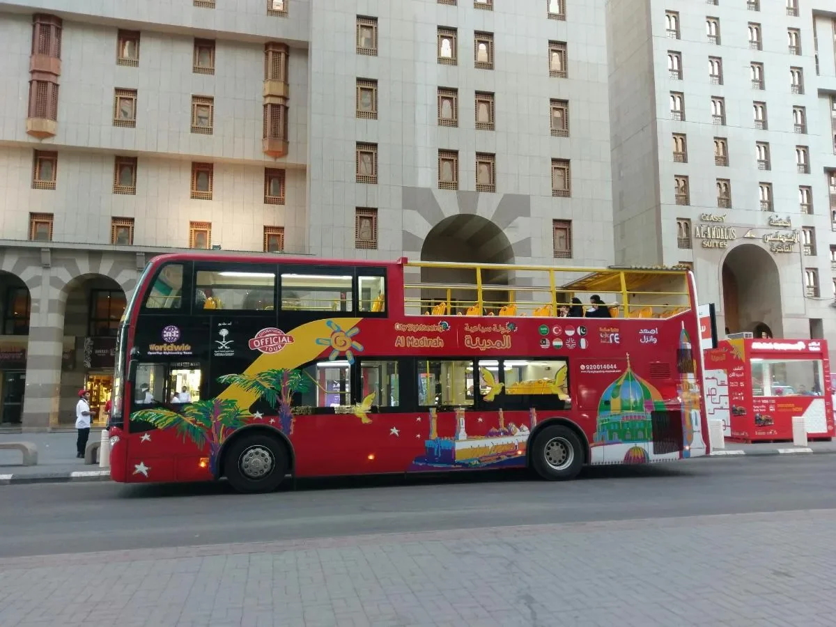 Jemaah Umrah Bisa Keliling Madinah Naik Bus Tingkat, Tiket Mulai 40 Riyal